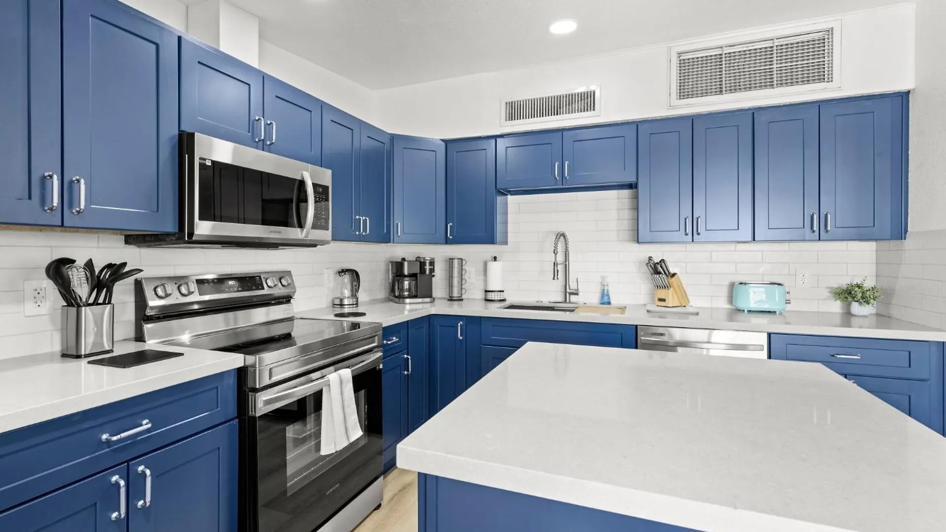Brand New Home W Parking Blocks From Oldtown- 3C Scottsdale